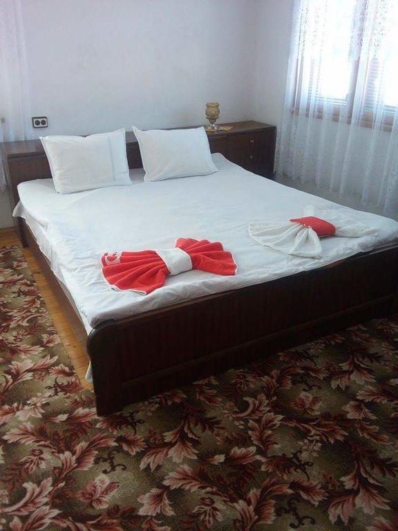Guest House Ahp Mala Tsŭrkva Pokoj fotografie