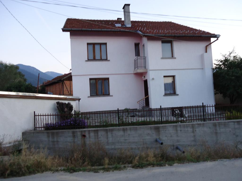 Guest House Ahp Mala Tsŭrkva Pokoj fotografie