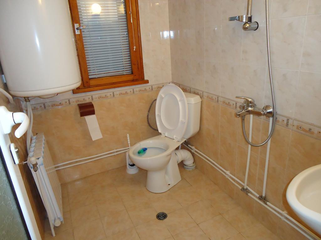 Guest House Ahp Mala Tsŭrkva Pokoj fotografie